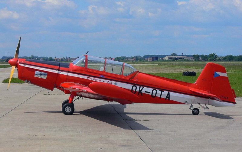 Zlin z-326 акробат