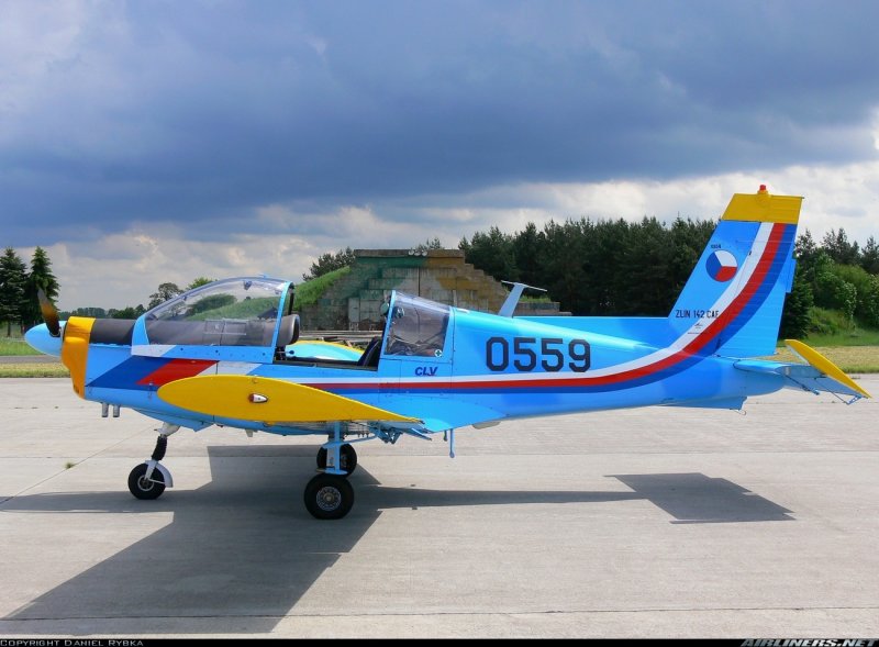 Самолет Zlin z545