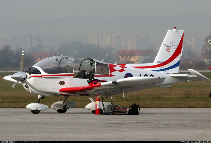 Zlin z.242l
