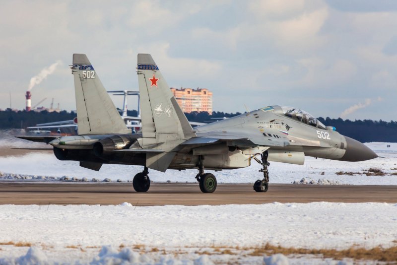 Многоцелевой истребитель Су-30