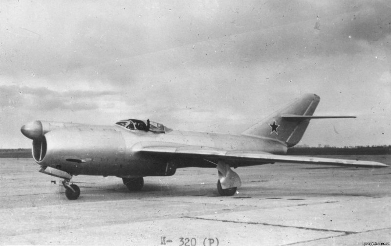 Самолет ла-150м