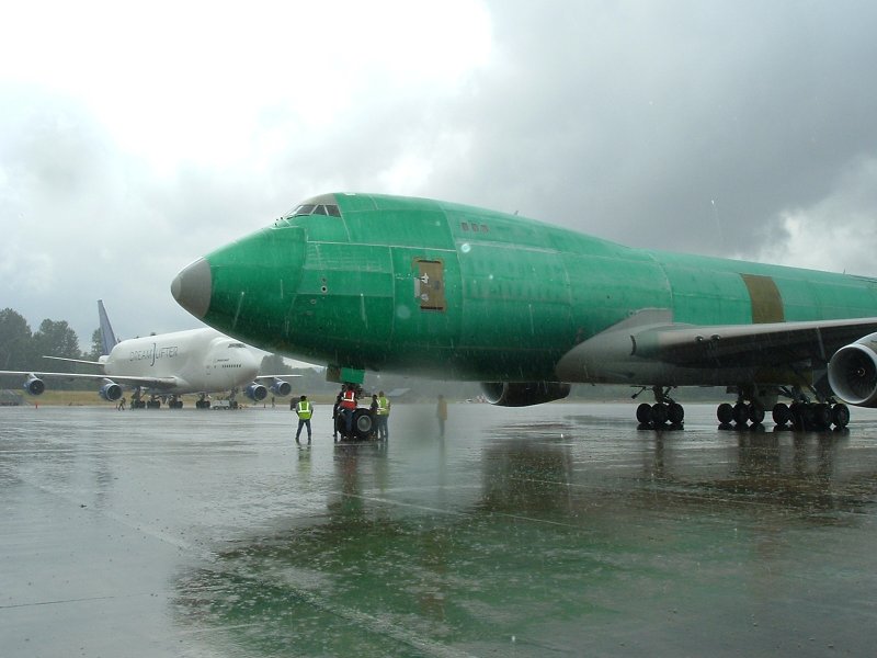 Боинг 747 зелёный