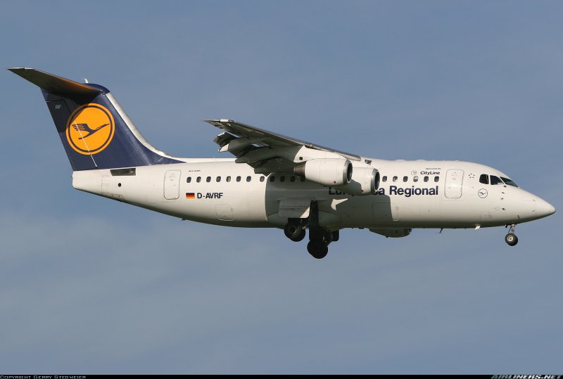 Avro rj85 самолет