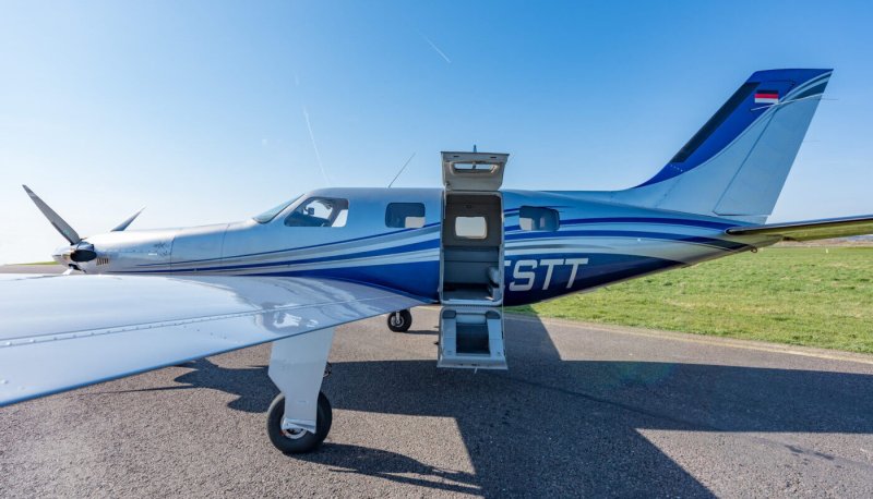 Самолет Пайпер pa46