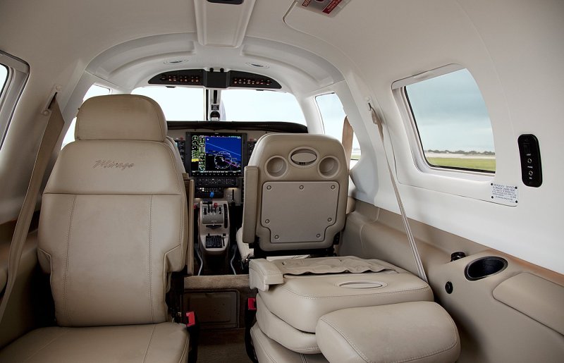 Piper ra-46 Interior
