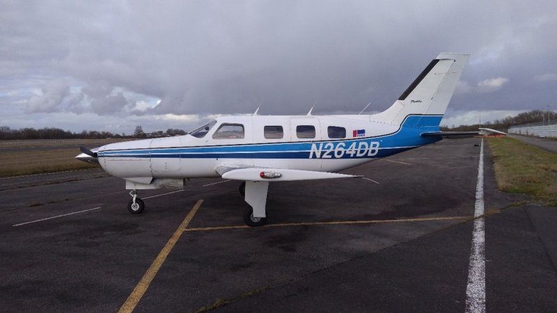 Самолет n421lw