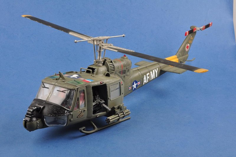 Hasegawa вертолет uh-1h Iroquois