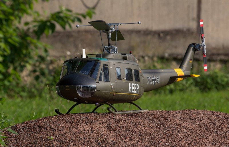 Вертолет uh-1d Slick