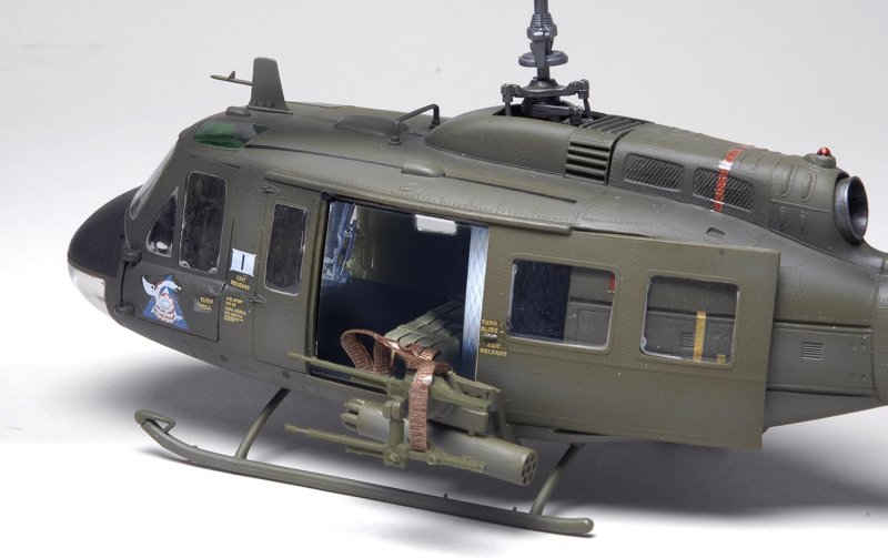 Revell вертолет Белл uh-1h Gunship 1/72