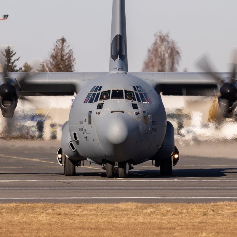 АН-24 военно-транспортный самолёт