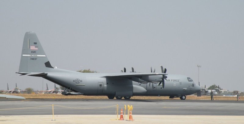 C-130j super Hercules грузовая рампа