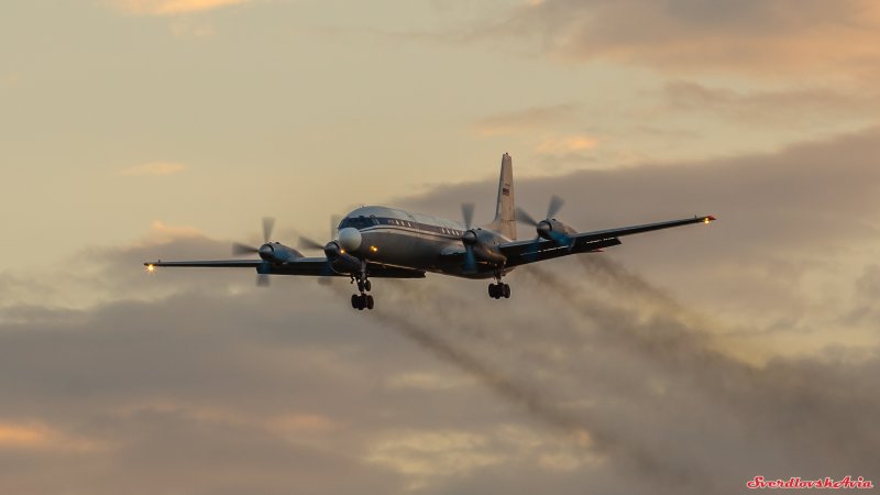 Ил-18 пассажирский самолёт