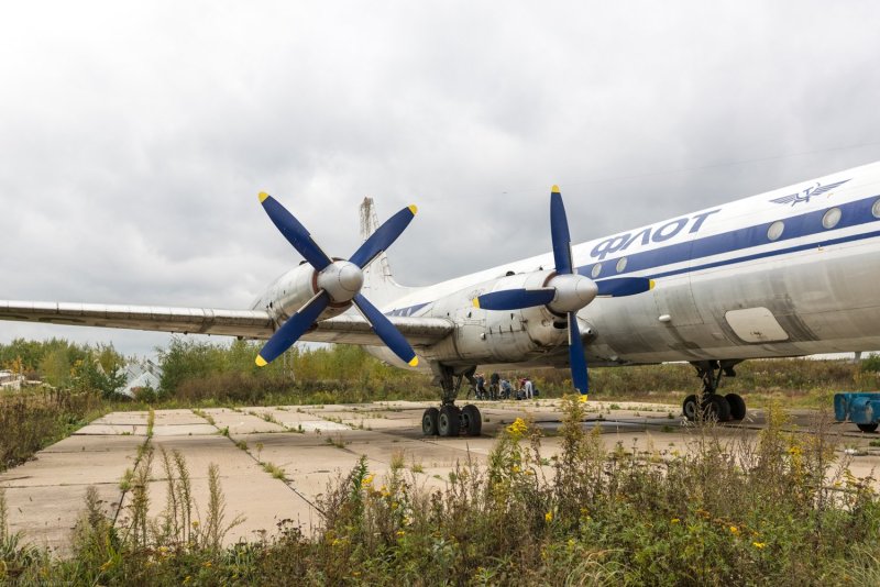 Самолёт грузовой ил-18
