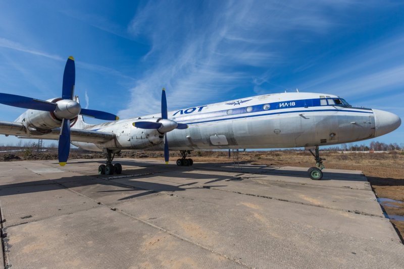 Ил-18 пассажирский самолёт