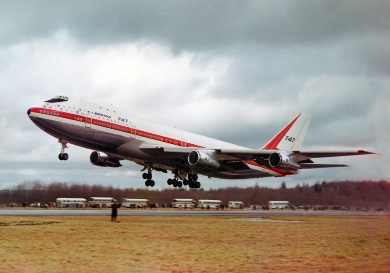 9 Февраля первый полет Боинг 747