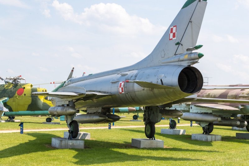 Истребитель Су 20