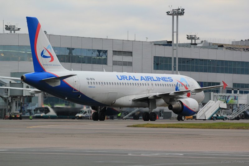 Самолёт а320 Уральские авиалинии