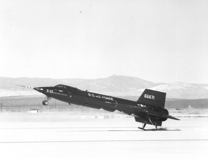 Самолете-ракетоплане x-15,