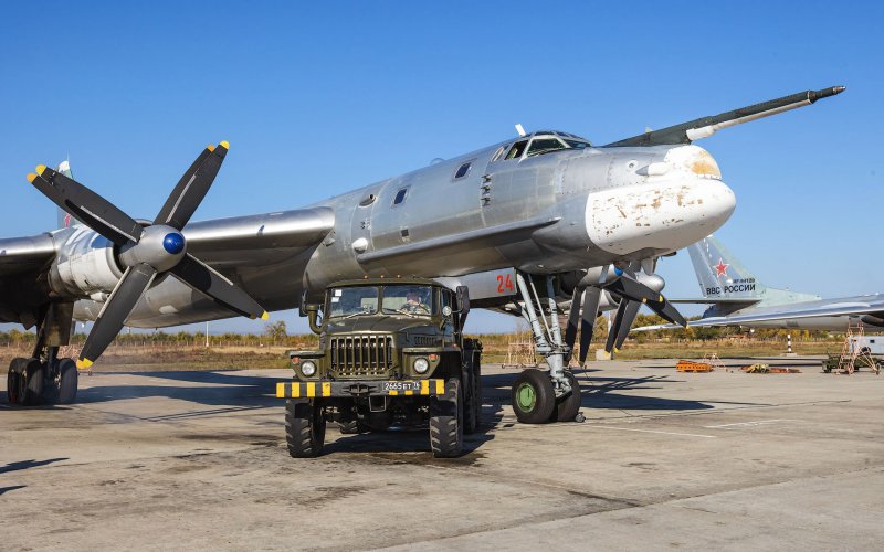 Стратегический бомбардировщик ту-95мс