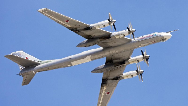 Стратегический турбовинтовой бомбардировщик ту-95мс