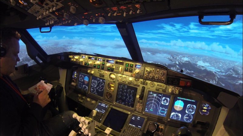 Кабина Боинг 737-800