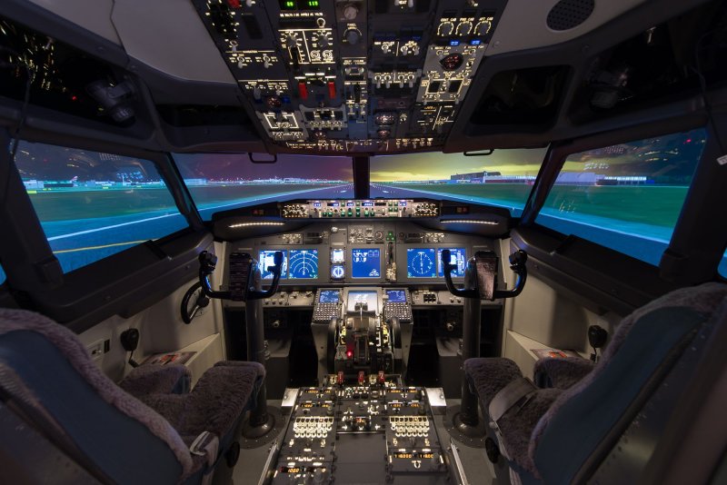 Кабина Боинга 737-800 тренажер