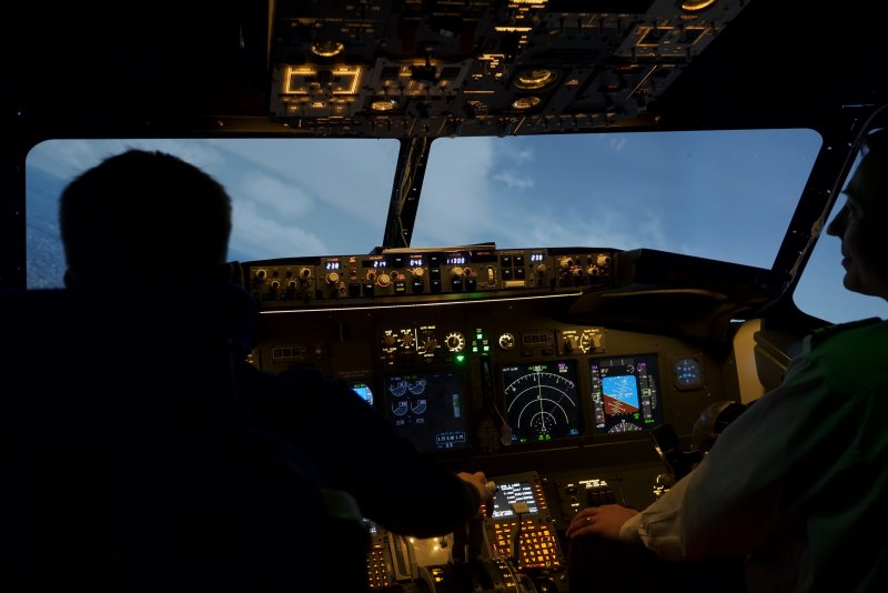 Кабина Боинг 737-800