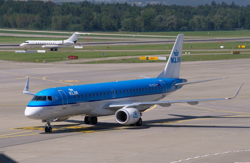 Самолет Эмбраер EMB 190