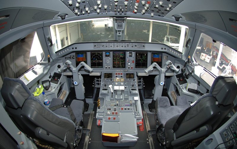 Самолёт Embraer 190