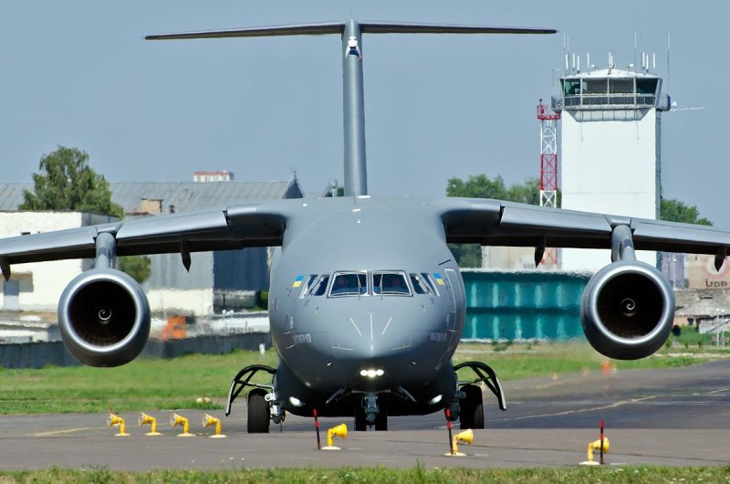 АН-178 транспортный самолёт