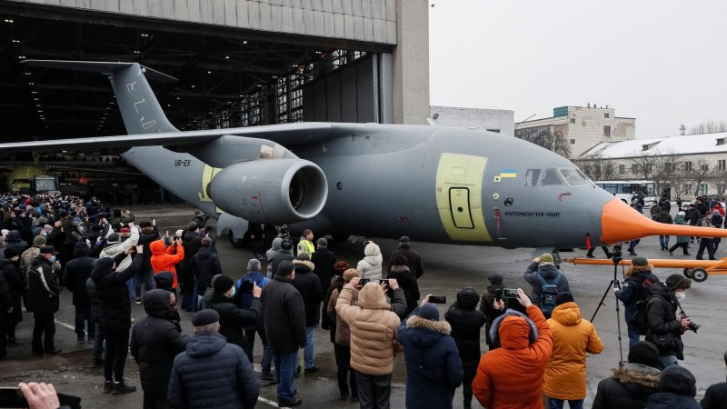 Самолет АН 178 Россия