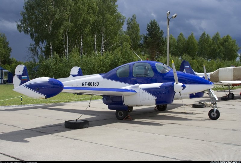 Самолет Let l-200 Morava