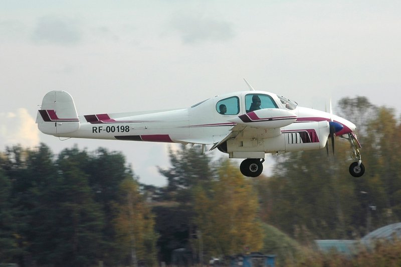Самолет Morava l-200