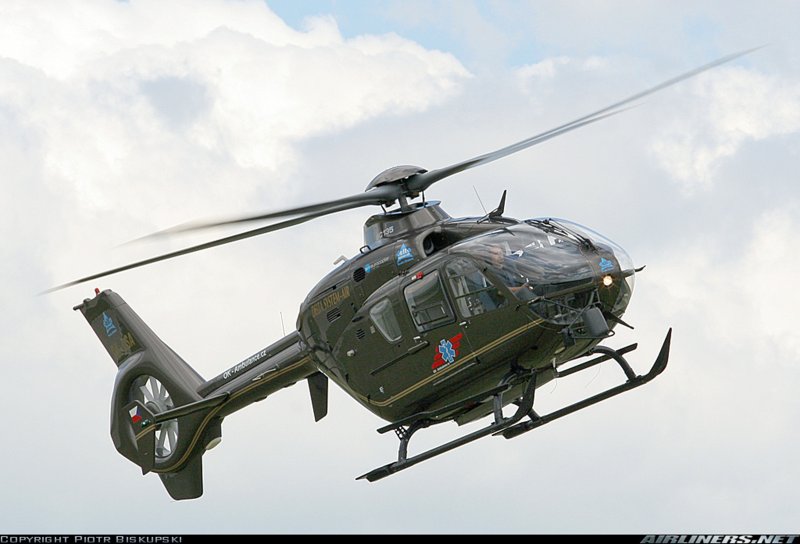 Медицинский вертолет EC-135