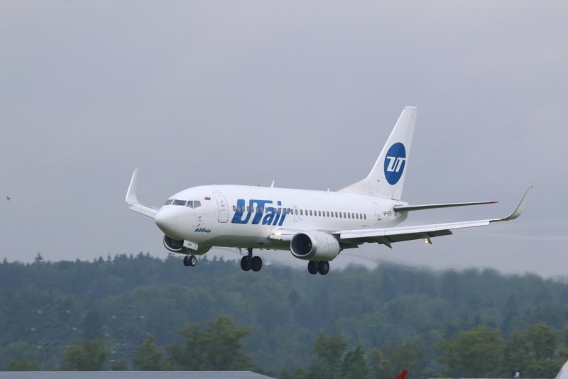 Самолёт Боинг 737- 500 ЮТЭЙР Сургут