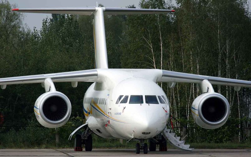 Антонов пассажирский самолет АН 218