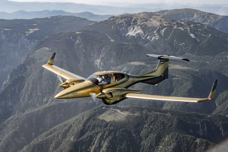 Diamond aircraft da42