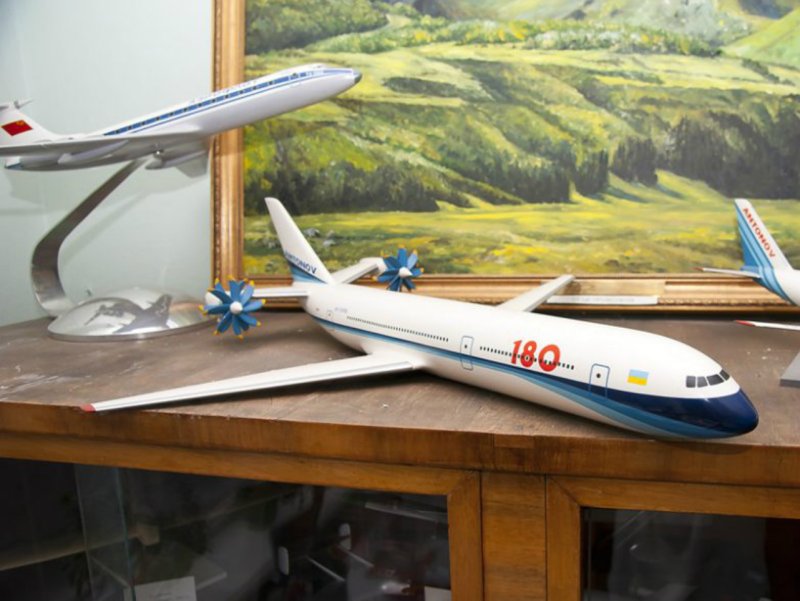 АН-180 пассажирский самолёт
