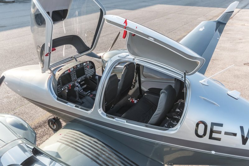 Самолет Diamond da-42
