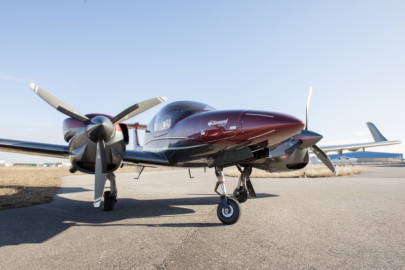 Самолет da42 engine Master