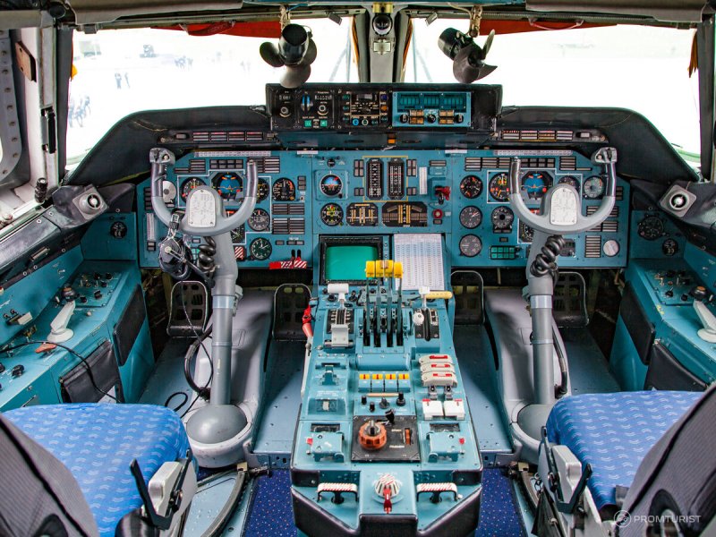 Кабина АН 124 пилотов АН