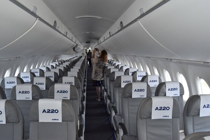 Салон самолета Airbus a220