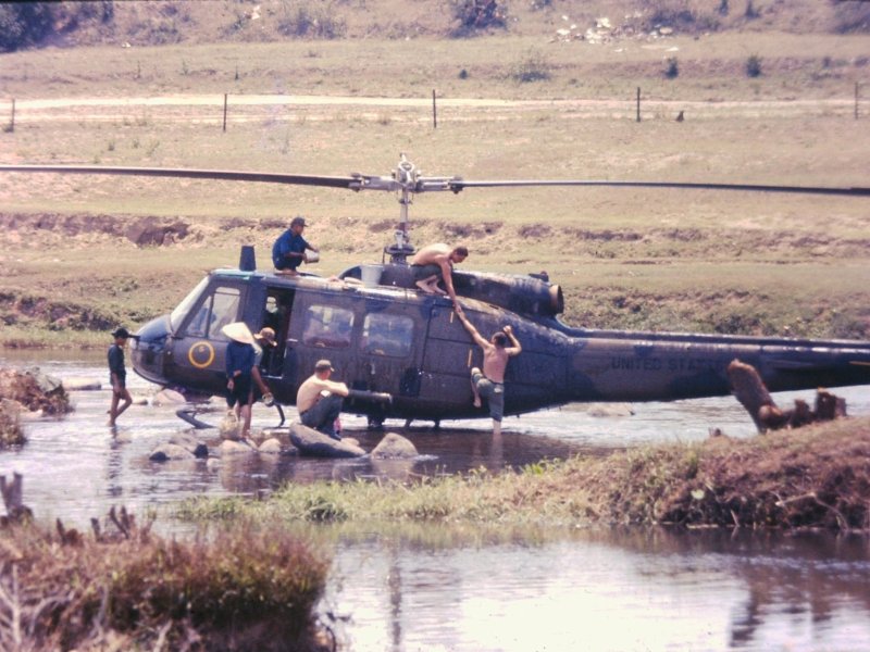 Хьюи uh-1d во Вьетнаме