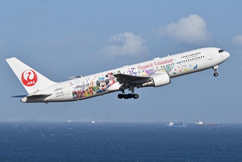 Japan Airlines a340
