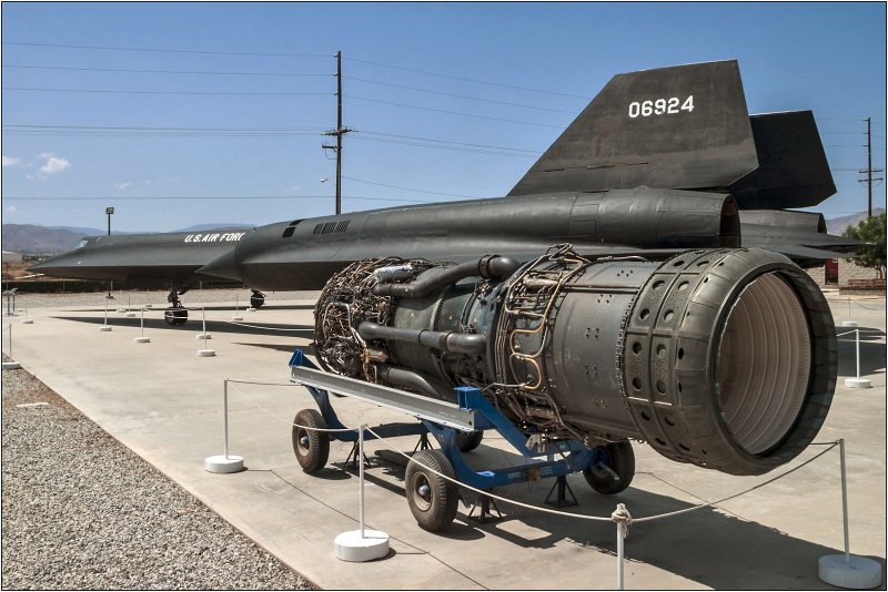 SR 71 И A 12