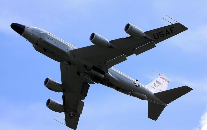Boeing RC-135v Rivet Joint около Крыма