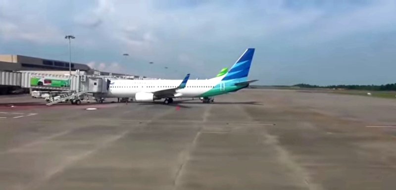 Garuda Indonesia жесткая посадка