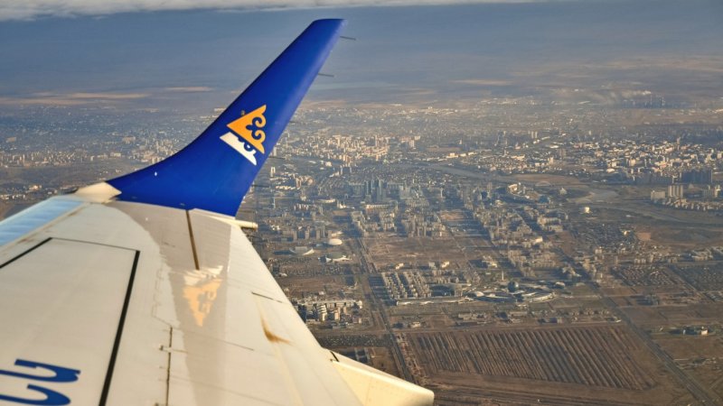 Самолет и аэропорт