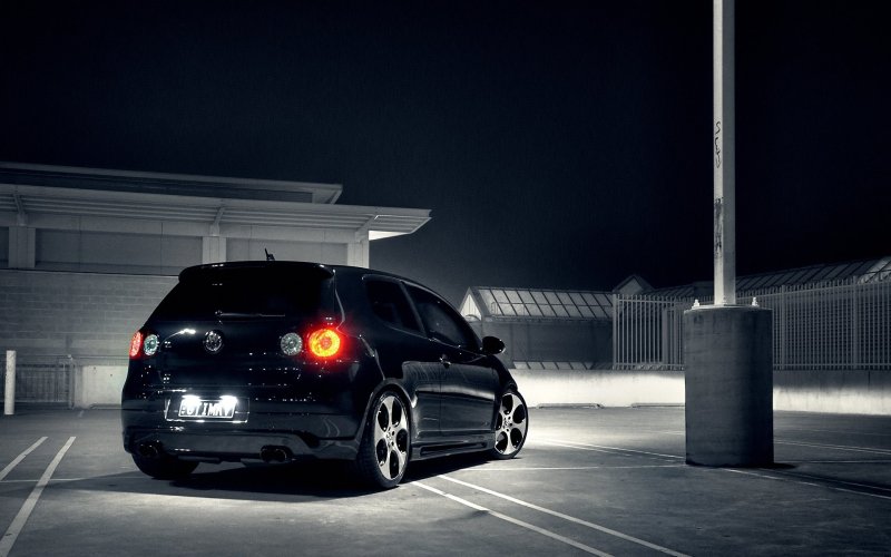 Volkswagen Golf 5 GTI ночью