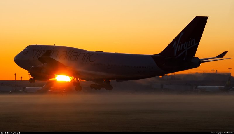 Боинг 747 приземлился